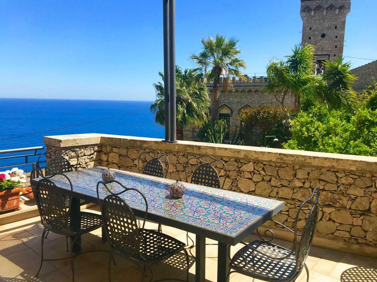 Villa Eleonora Isola Bella Sea View Small Pool + Jacuzzi ตาออร์มินา ภายนอก รูปภาพ