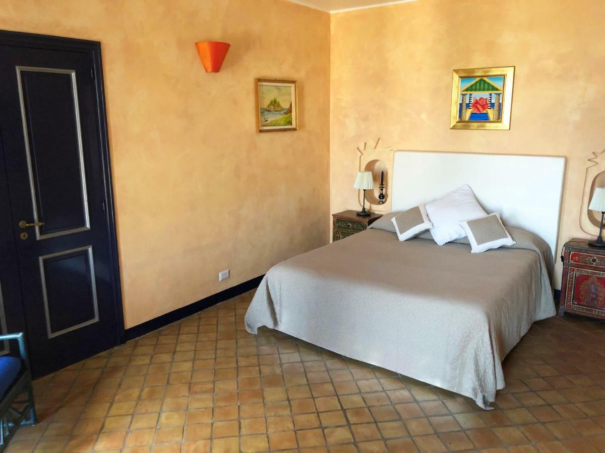 Villa Eleonora Isola Bella Sea View Small Pool + Jacuzzi ตาออร์มินา ภายนอก รูปภาพ